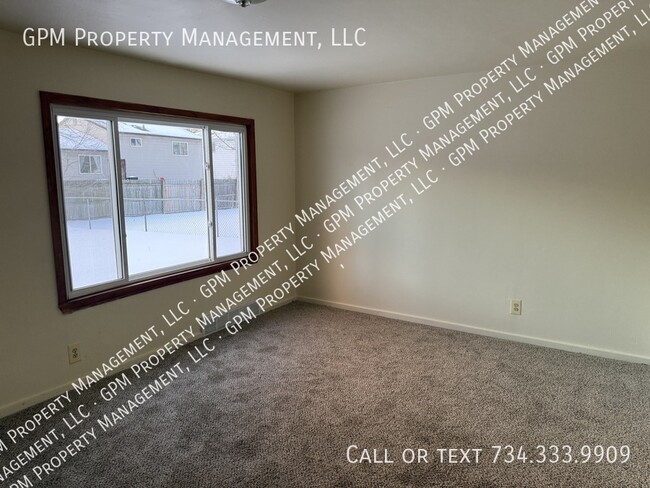 Photo - 32155 Genessee St