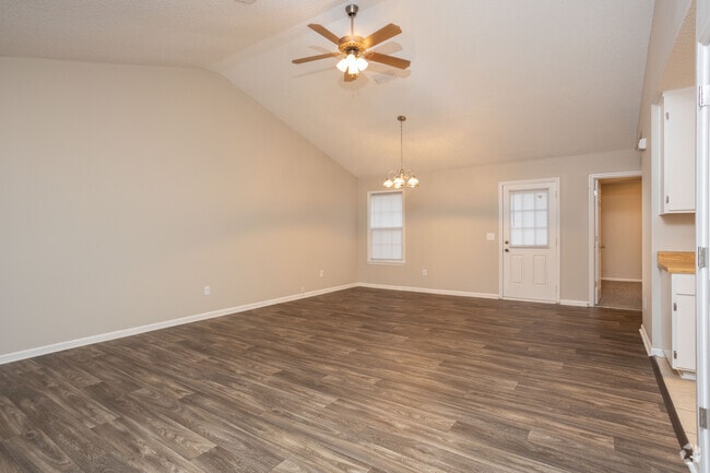 2BR, 1BA - 1,050 SF