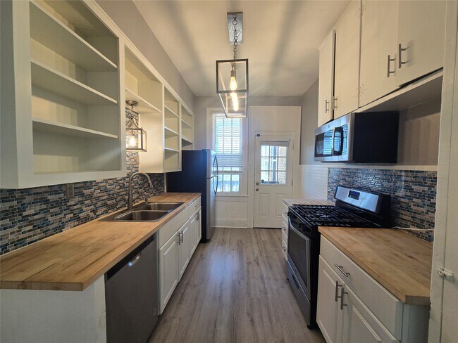 Photo - 725 Broadway Avenue J Unit 3