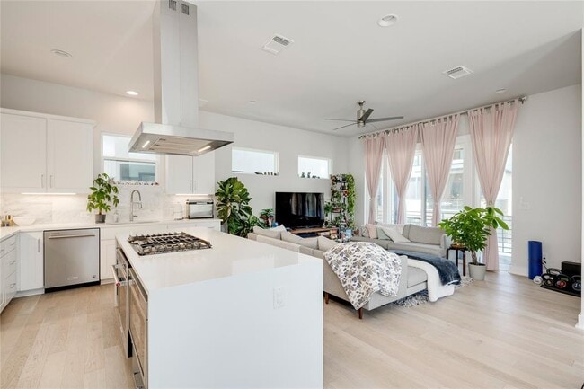 Photo - 5002 Pecan Springs Rd