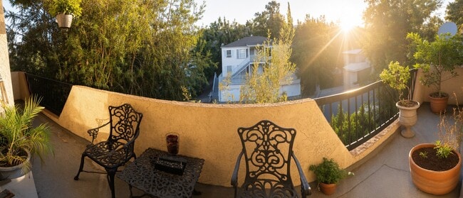 Photo - 10671 Holman Ave Unidad 207