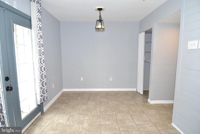 Photo - 1465 Stoney Point Way