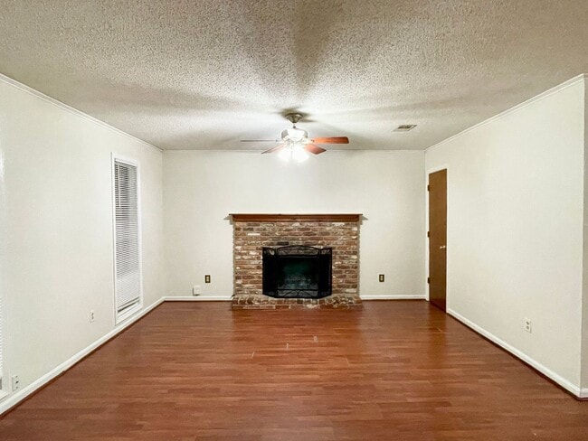 Photo - 407 Harleston Rd
