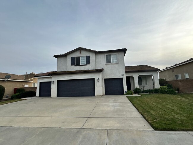 Beautiful two story Home in Easvale - Beautiful two story Home in Easvale