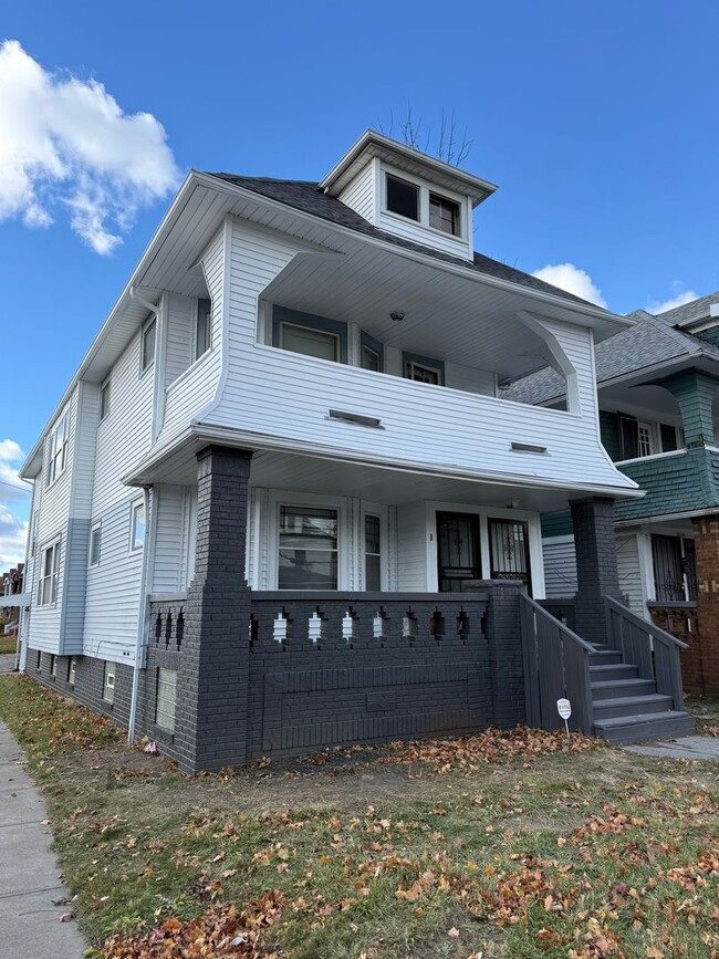 Building Photo - 3058 E 116th St Unit UP