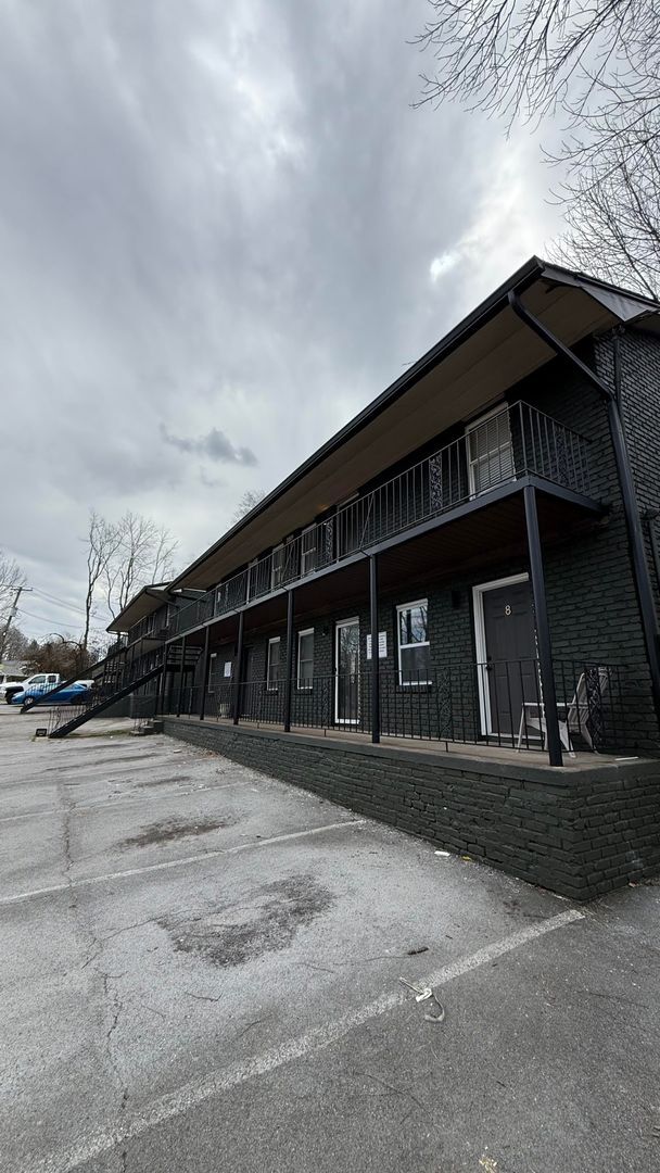 Photo - Knoxville 37920 - 2 bedroom, 1 bath Apartment - Text Tara Hayes (865) 242-8010 - Visit REARENT.CO...