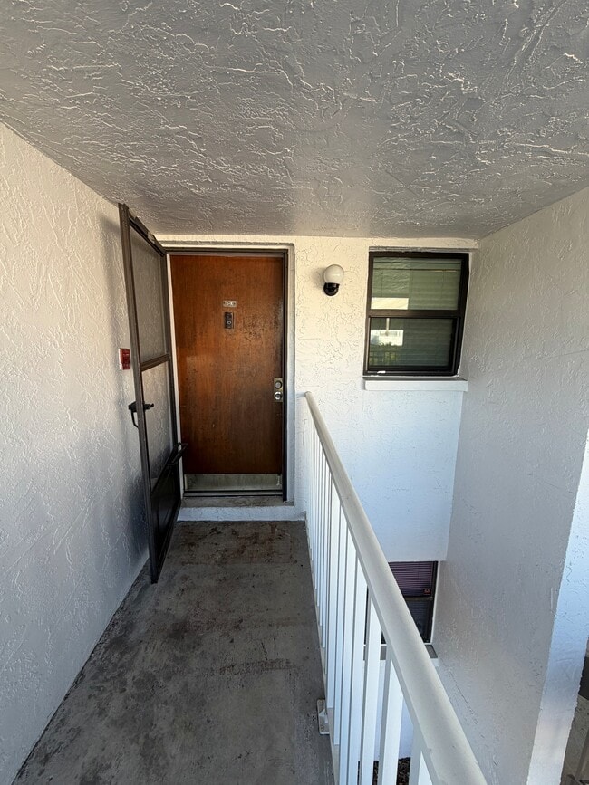 Front Walkway - 2025 Lakewood Club Dr S Unit 5K