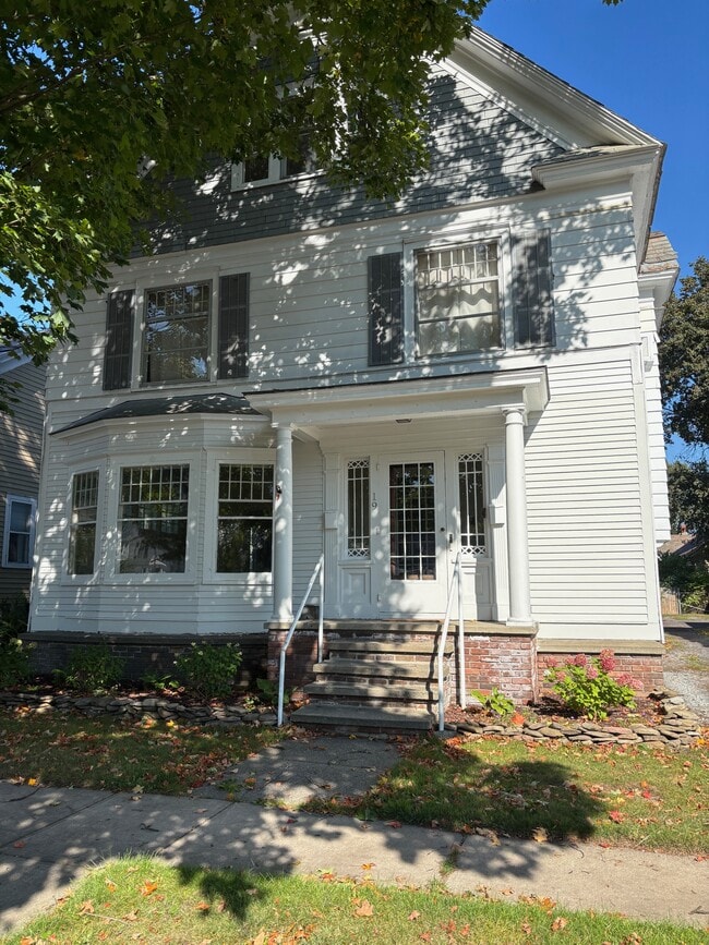 Building Photo - 19 Harrison Ave Unit 1 Rental