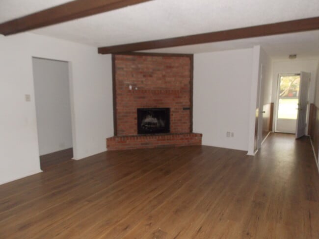 Photo - 106 Bard Cir