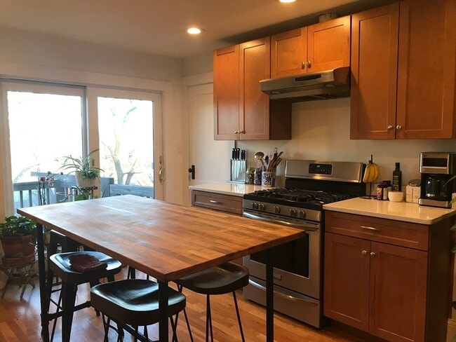 Photo - 76 Wenham St Unit 3