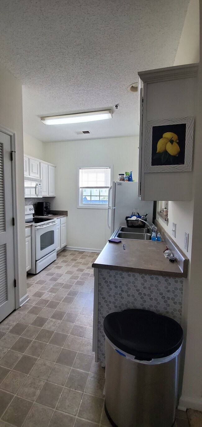 Photo - 2090 Cross Gate Blvd Unit 2
