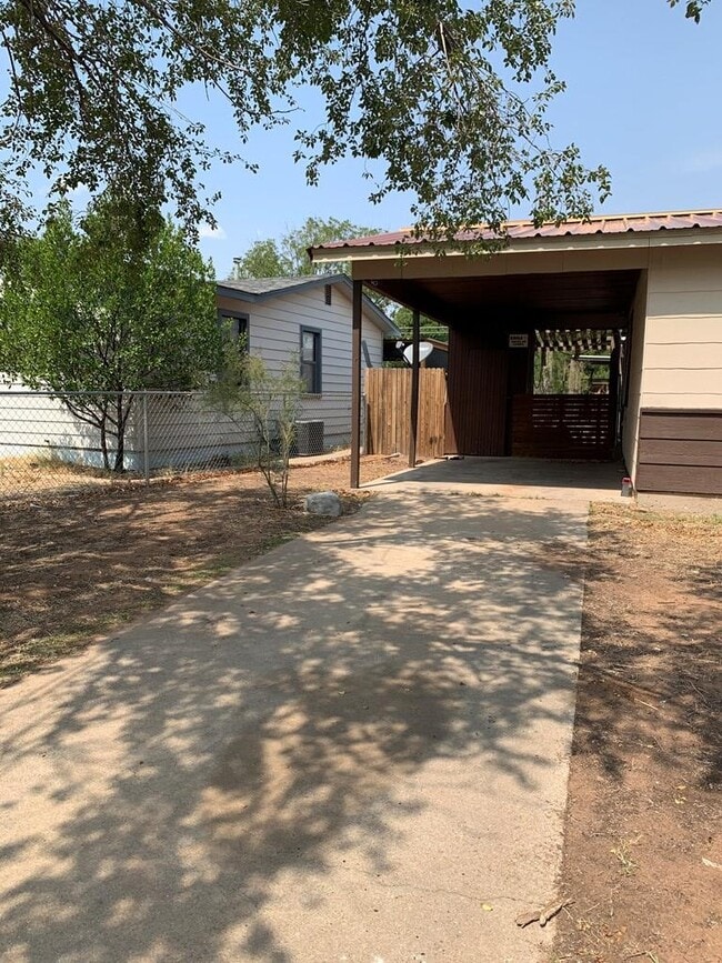 Photo - 511 Douglas Dr