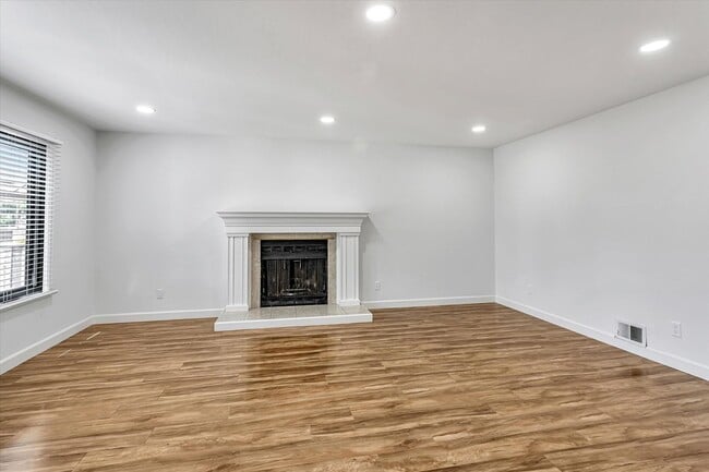 Photo - 1680 Chestnut St