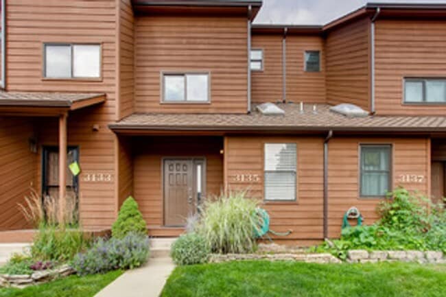 Building Photo - Beautiful 3 Bedroom Townhome in North Boulder