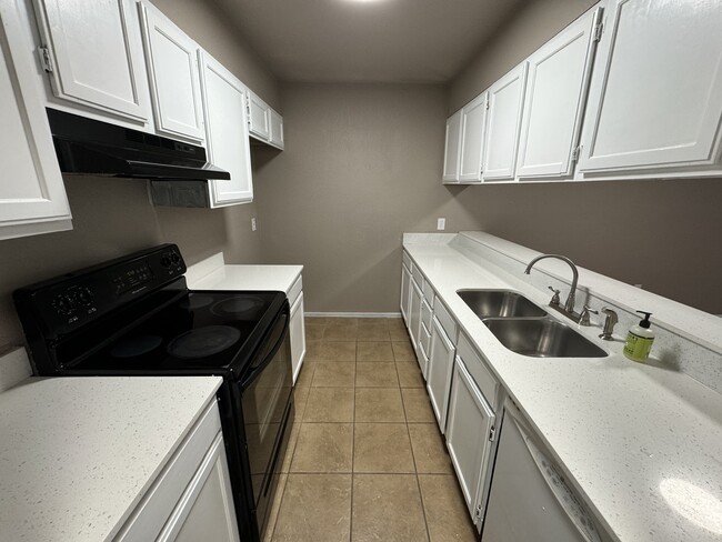 Photo - 722 Stonecroft Cir