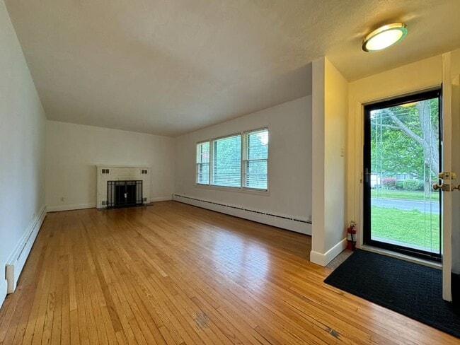 Photo - Upper level-73 Eugenia Street Barrie