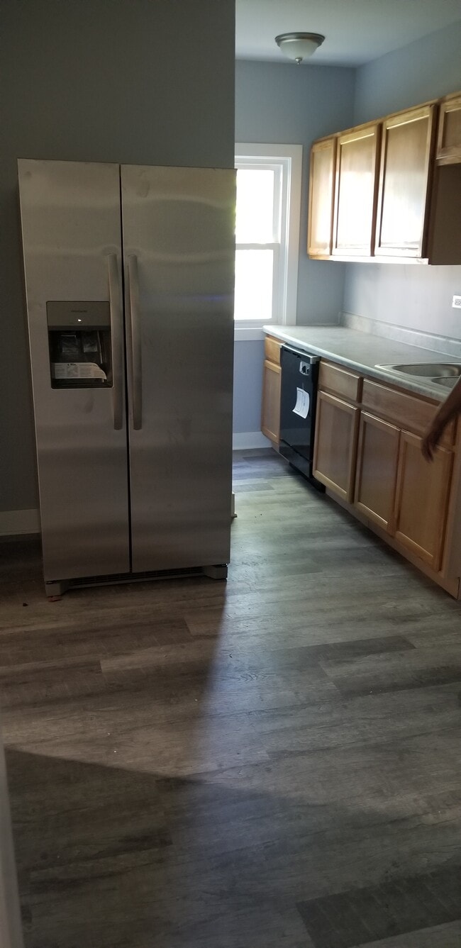 Kitchen - 619 N Menard Ave Unit 2