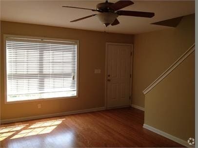 Building Photo - Great 2 bedroom townhome community located...