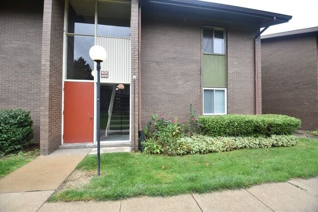 Building Photo - South Bend's Topsfield 1 bedroom Condo for... Unit Apt 407
