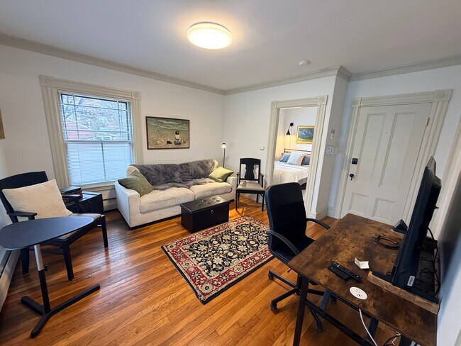 Building Photo - 25 Meacham St