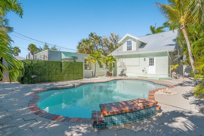 Building Photo - 3310 E Maritana Dr