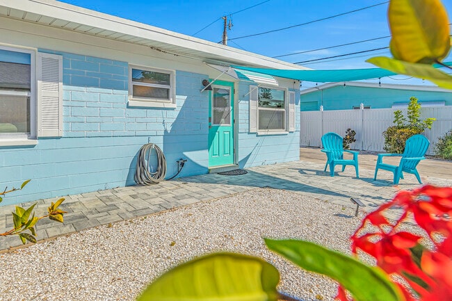 Photo - 11325 1st St E