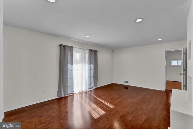 Photo - 5608 Ottawa Rd