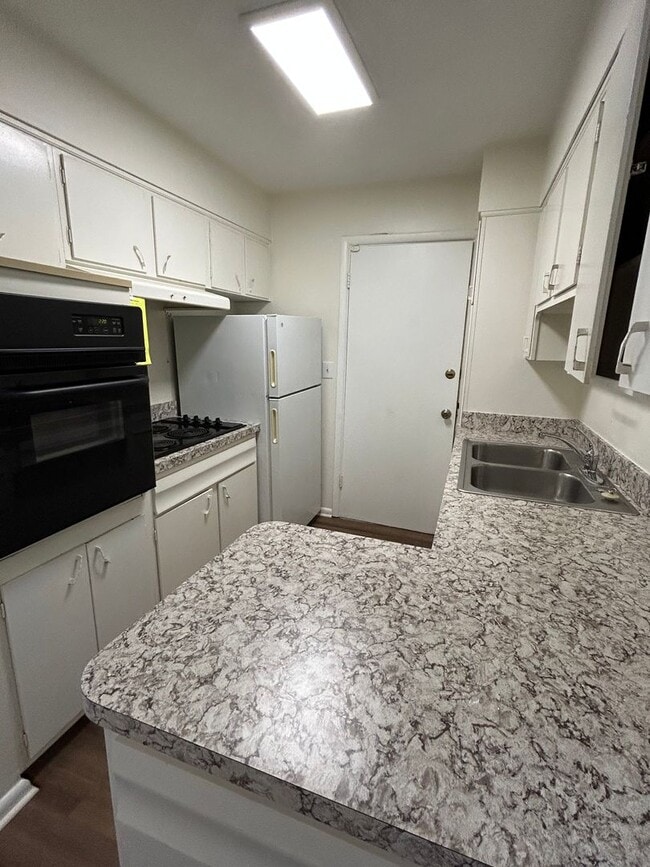 Building Photo - Brownsboro 16 LLC