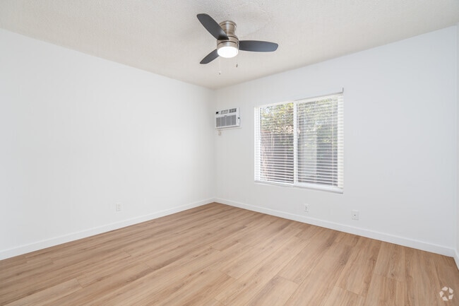2 habitaciones, 2 baños - 890 pies cuadrados - Segundo dormitorio