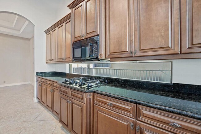 Photo - 10513 Versailles Blvd