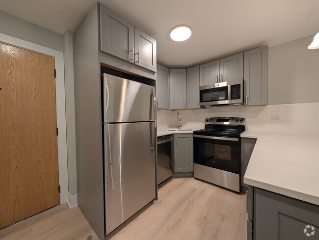 Building Photo - 1214 N La Salle Dr Unit E5 Rental