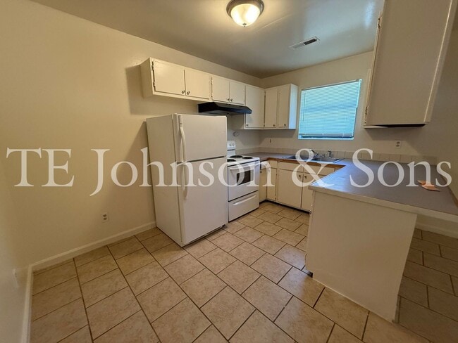 Photo - Comfortable 2 Bedroom Living with All Utilities Included on Oakcroft Unit 1606 Oak Croft D