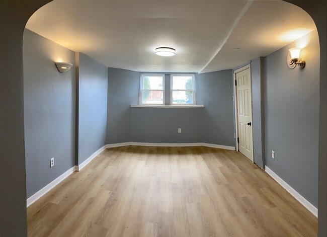 Building Photo - 3755 S Winchester Ave