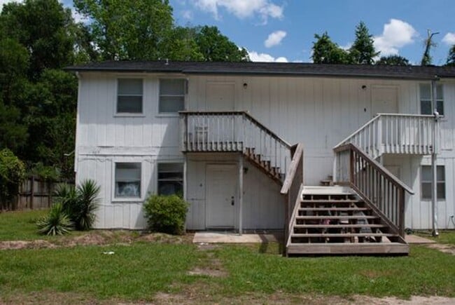 Building Photo - Downstairs unit available now Rental
