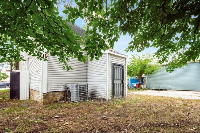 Photo - 865 Old Leonard Ave