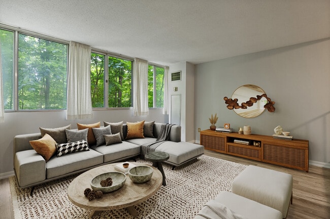 Building Photo - Governors Green