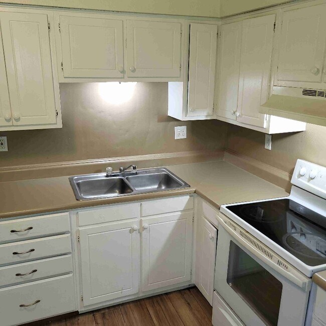 Photo - 1003 Colonial Dr Unit 1