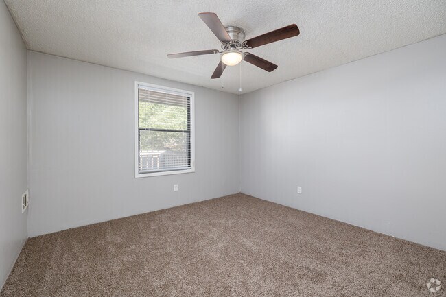 1BR, 1BA - 576SF - Open Floorplan - Bedroom