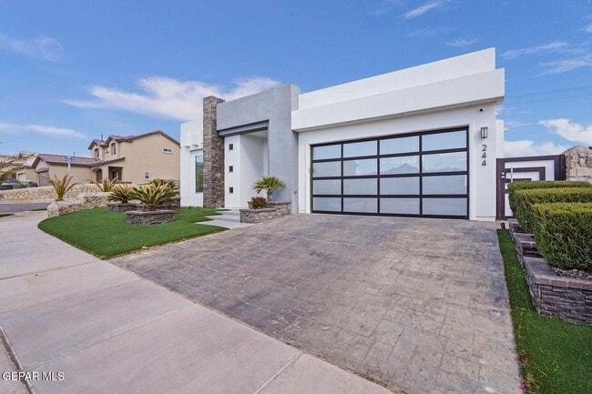 Photo - 244 Saltford Pl