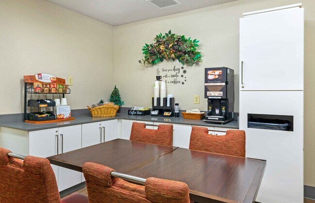 Photo - Furnished Studio-Kansas City - Airport - P... Apartment