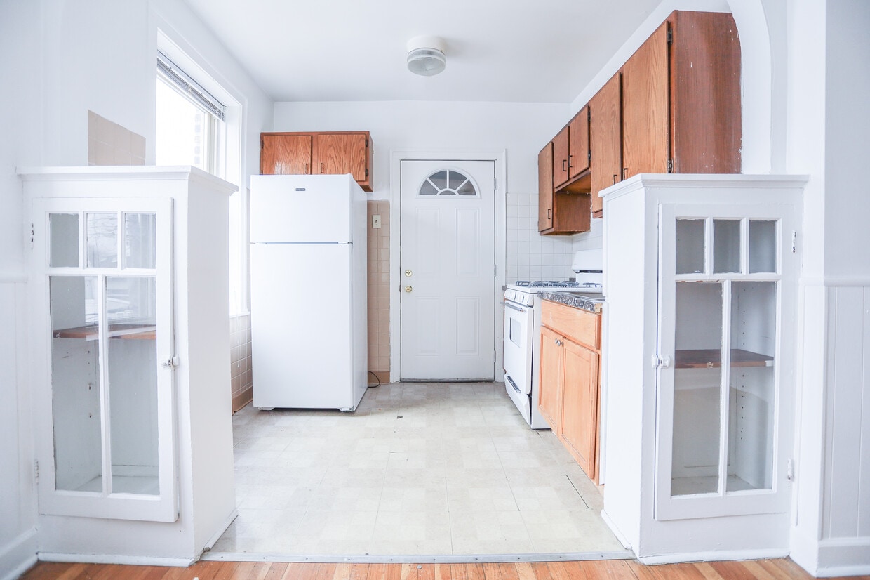 Photo - 4735 W Addison St (Chicago, IL)