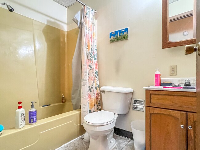 Photo - 913 W Ridge St Unit 2