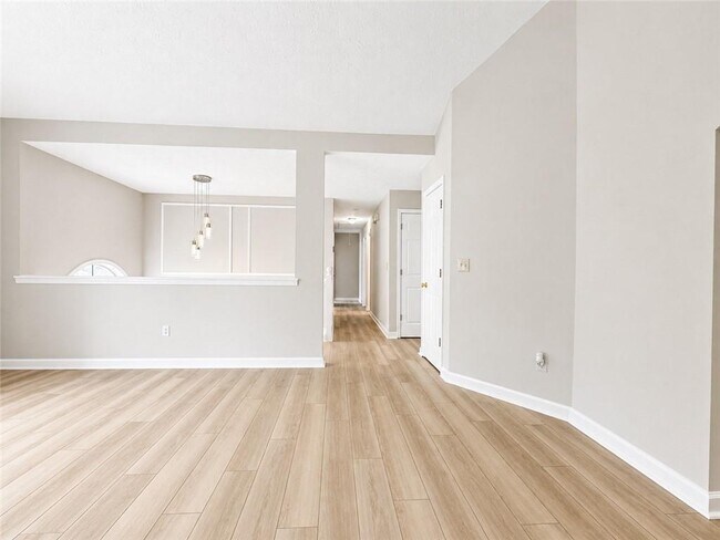 Photo - 1400 Chalet Cir