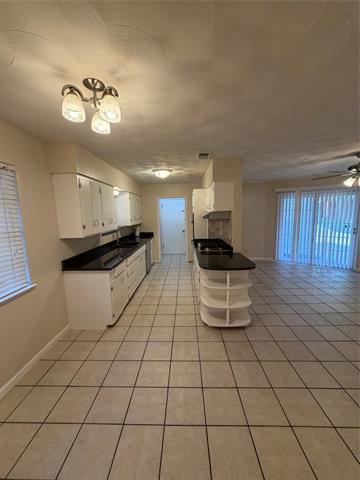 2323 Springhill Dr