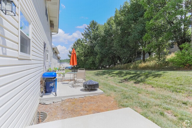 2BR, 1.5BA - 930 SF