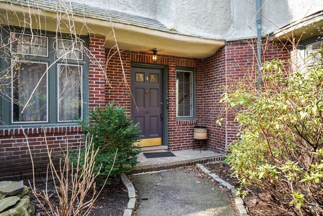 Building Photo - 4 Chauncy Terrace Unit 3 Rental