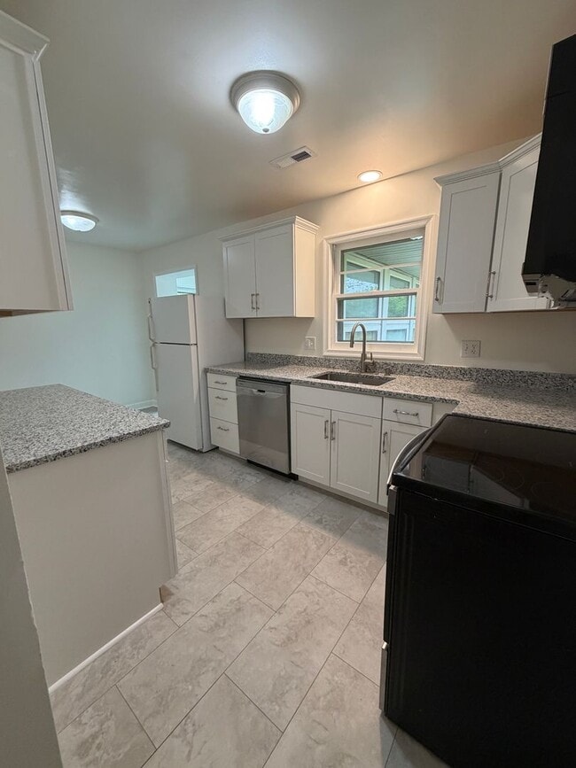 Photo - 3 Bedroom Home with Carport in Blacksburg