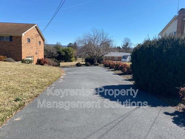 Photo - 230 Dominion Dr