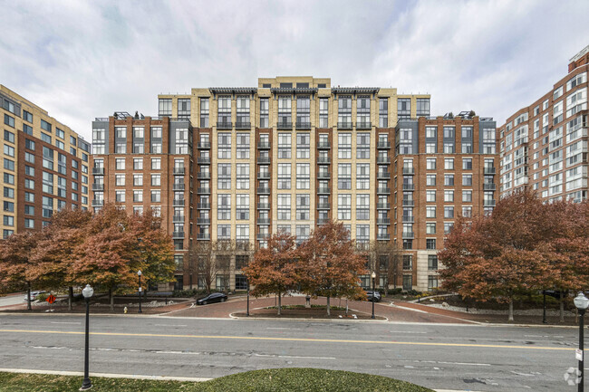 Building Photo - MAA Carlyle Square Rental