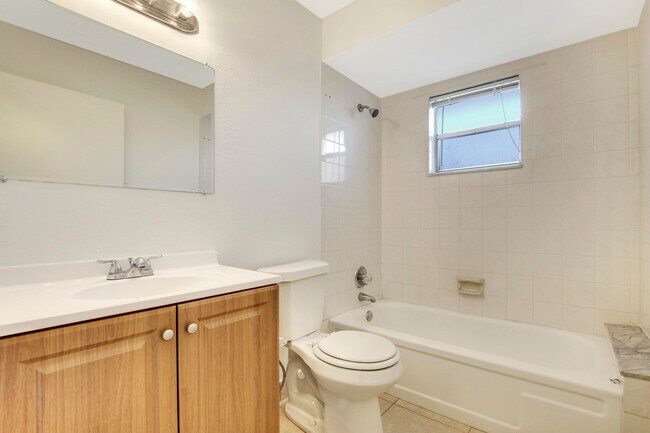 Photo - 1919 Doffer Ln Unidad 1933